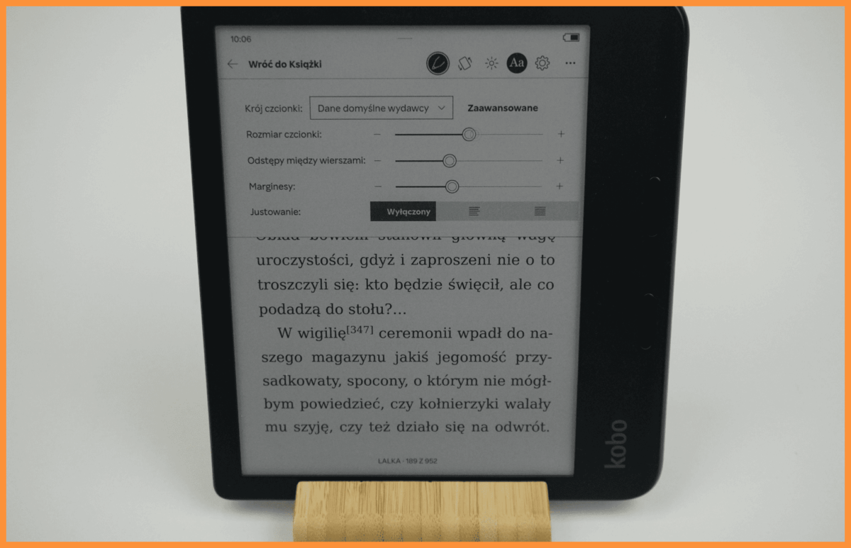 Czytnik ebook Kobo Libra Colour, przedstawiający opcje zmiany tekstu w książce, takie jak powiększenie czcionki