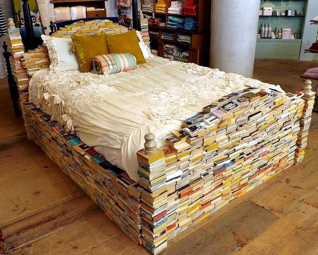 łóżko z książek, meble z książek, książki, książka, book, 