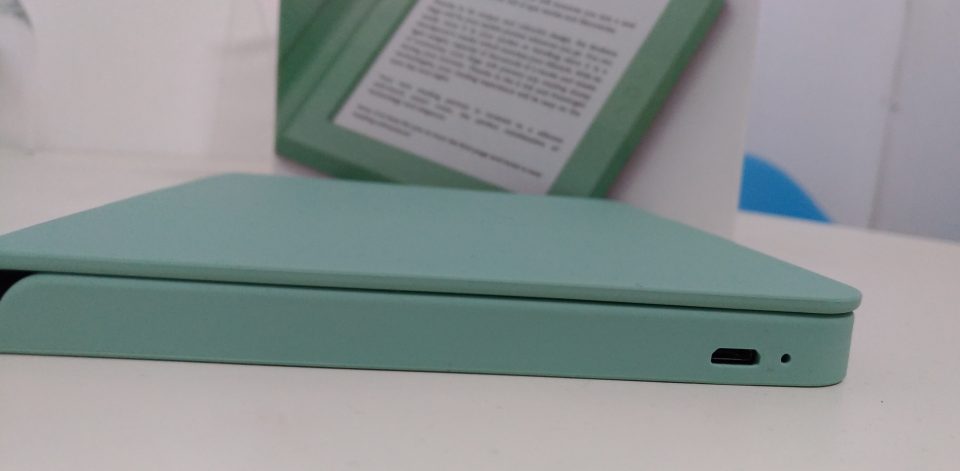 czytnik książek, ebook reader pdf, ebook reader , Bookeen Saga, czytnik ebooków, czytnik ebooków z podświetleniem, frontlight, ebook, czytnik książek elektronicznych, jaki czytnik ebookow, Opakowanie, Bookeen Saga. Książka.