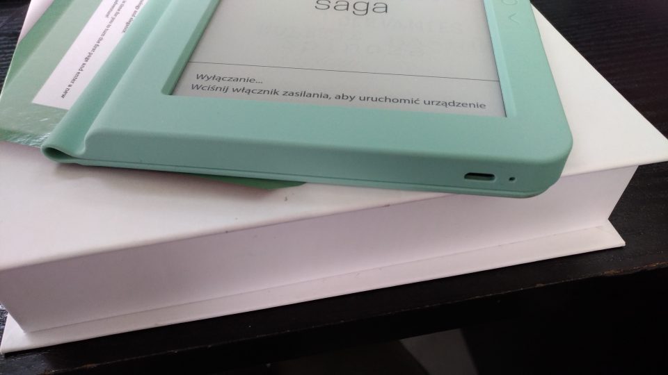 czytnik książek, ebook reader pdf, ebook reader , Bookeen Saga, czytnik ebooków, czytnik ebooków z podświetleniem, frontlight, ebook, czytnik książek elektronicznych, jaki czytnik ebookow, Opakowanie, Bookeen Saga. Książka.