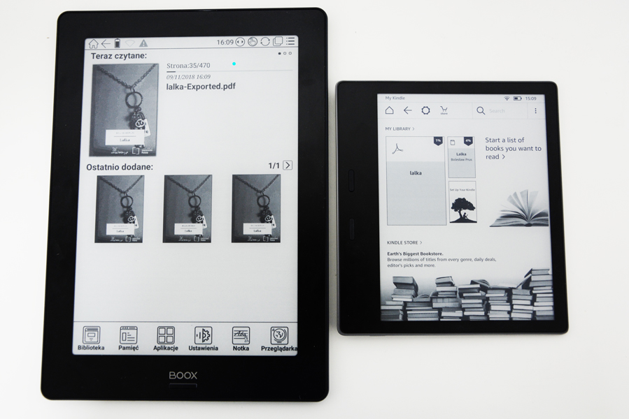 Kindle Oasis 2 i Onyx Boox Note S od przodu ekrany,