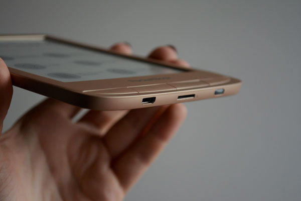 Czytnik e-booków PocketBook Touch Lux 4 Gold doskonały prezent pod choinkę.