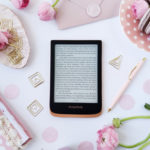 Czytnik e-booków idealny dla kobiety na dzień kobiet 8 marca.
