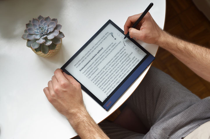 Zastąp ekran komputera i tablet nowoczesnym czytnikiem e-booków wyposażonym w rysik do notowania