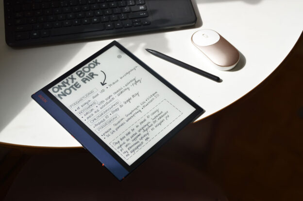 odręczne notatki na elektronicznym tablecie e-ink od onyx boox