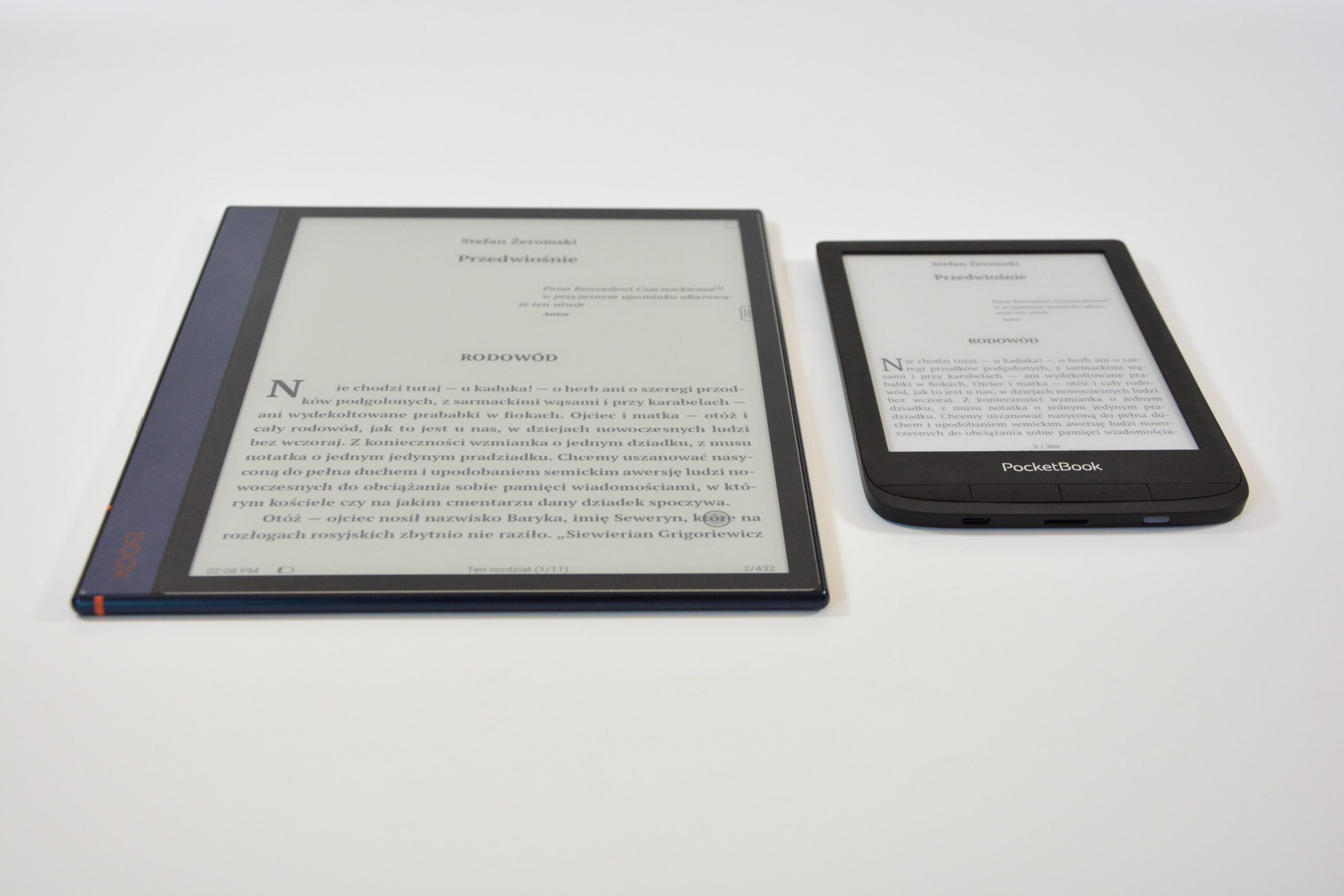 Onyx Boox Note Air 2 (po lewej), PocketBook Touch Lux 5 (po prawej)