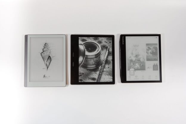 Od lewej Onyx Boox Leaf, Kindle Oasis, PocketBook Era