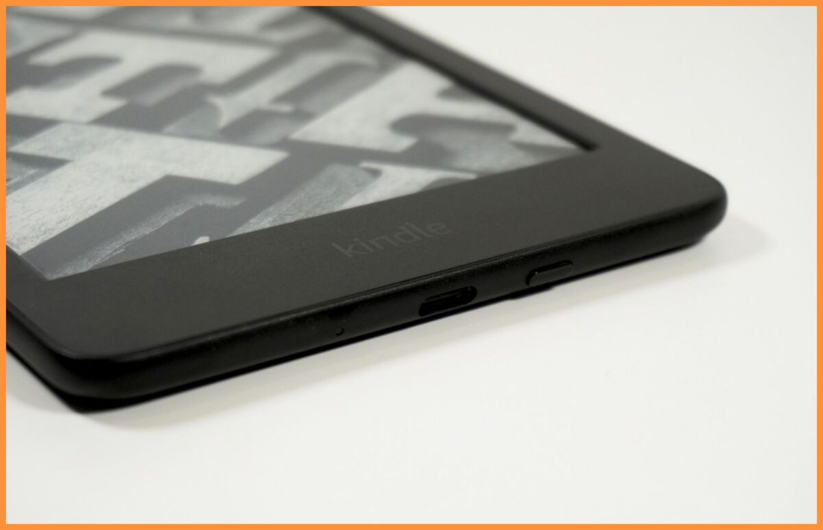 Zdjęcie krawędzi dolnej e-czytnika Kindle 11.