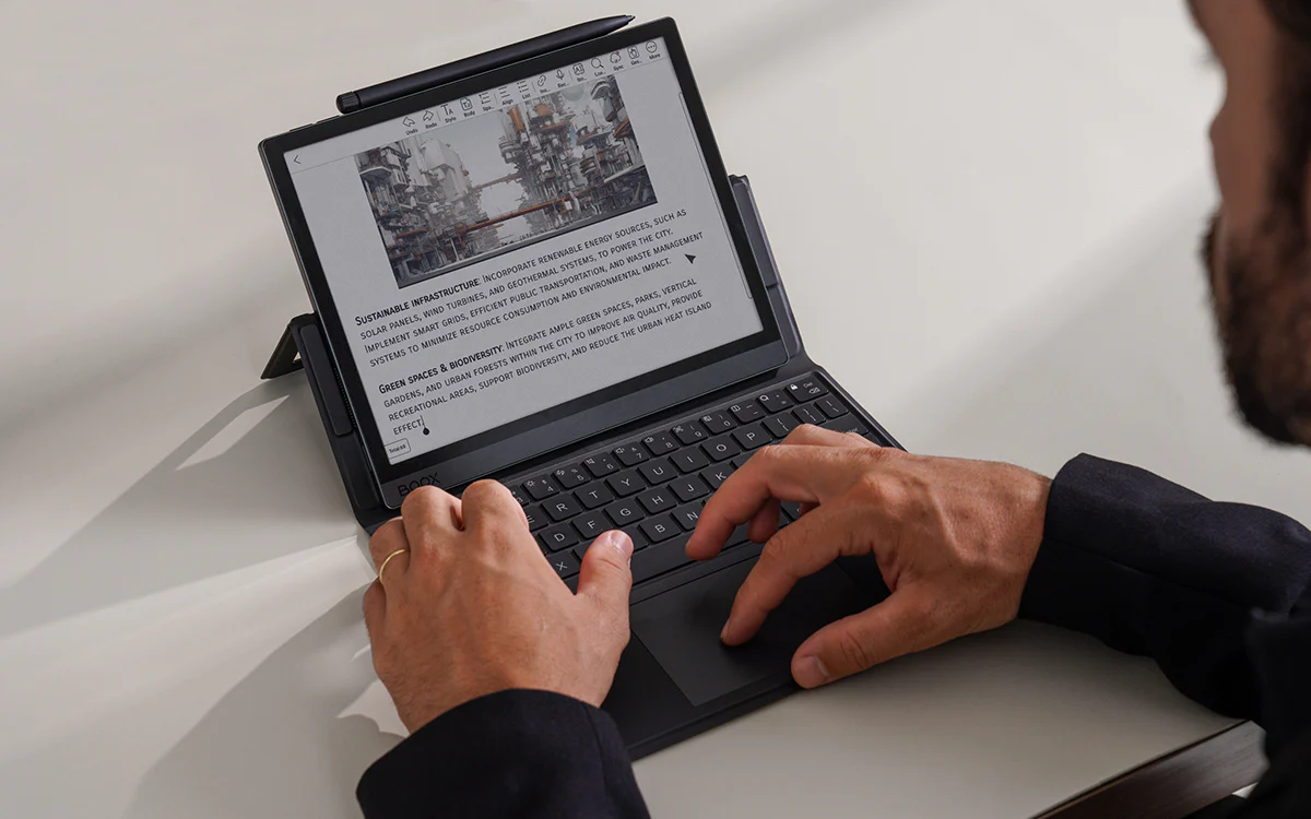 Onyx Boox Tab Ultra C Pro z klawiaturą