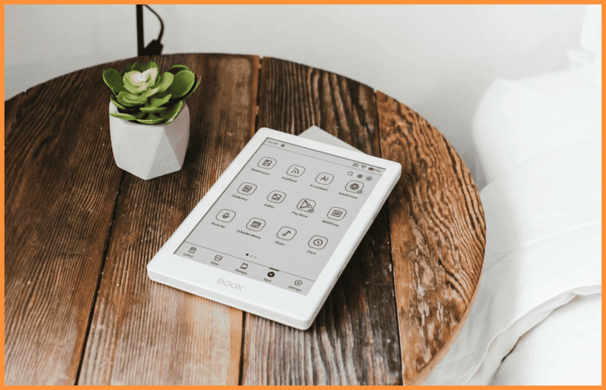 Czytnik e-book Onyx Boox Go 6 leży na stole