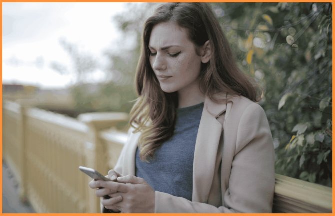 Telefon rozpraszający kobietę